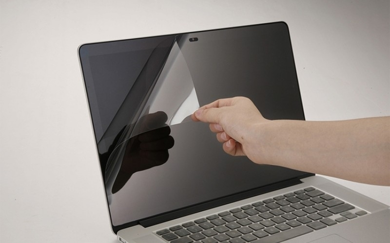 Miếng dán màn hình rất dễ dán hoặc gỡ